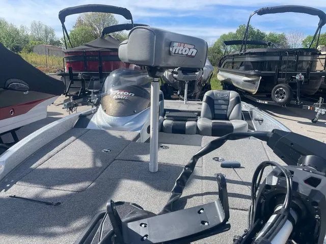 Slide: The Image of Triton 17 Pro Series 2014 - 4