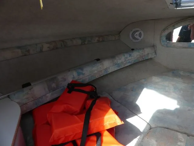 Slide: The Image of Sea Ray VS 21 1996 - 12