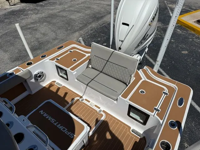 Slide: The Image of Sportsman Masters 267OE Bay Boat 2023 - 9