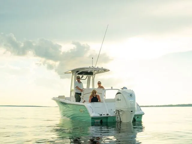 Slide: The Image of Sea Hunt Ultra 235 SE 2026 - 4