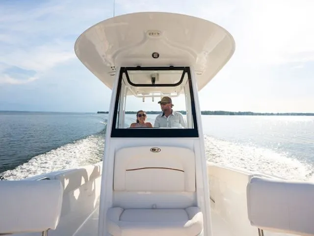 Slide: The Image of Sea Hunt Ultra 235 SE 2026 - 7