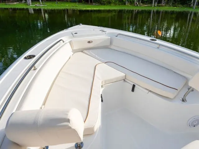 Slide: The Image of Sea Hunt Ultra 239se 2026 - 10