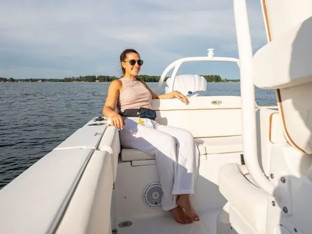 Slide: The Image of Sea Hunt Ultra 239se 2026 - 8