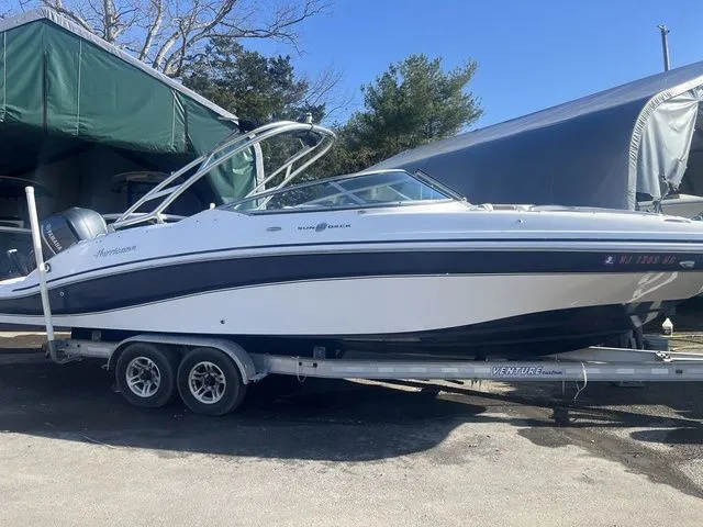 The Image of Hurricane SunDeck 2690 OB 2014 - 1