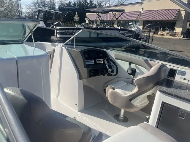 Slide: The Image of Hurricane SunDeck 2690 OB 2014 - 7