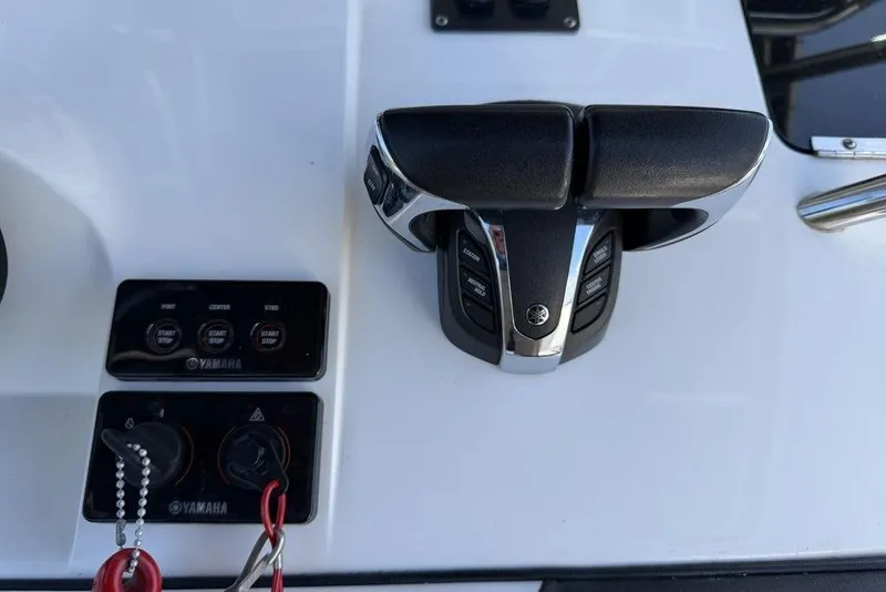 Slide: The Image of Yamaha controls on a 2004 Fountain Bluewater 34 CC boat dashboard. - 20