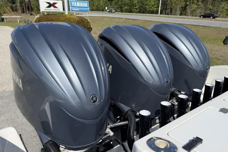 Slide: The Image of Three Yamaha outboard motors on a 2004 Fountain Bluewater 34 CC boat. - 42