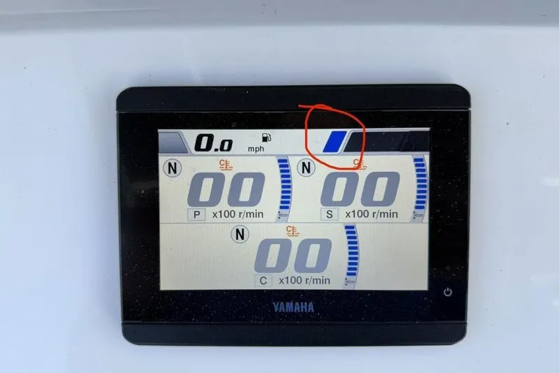 Slide: The Image of Yamaha display showing speed and RPM on a 2004 Fountain Bluewater 34 CC boat. - 73