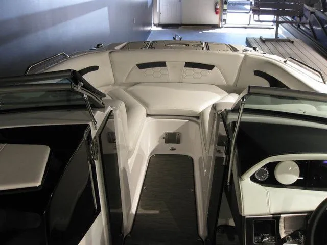 Slide: The Image of Four Winns HD3C OB W/ MERCURY 250XL VERADO 2025 - 11