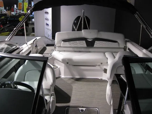 Slide: The Image of Four Winns HD3C OB W/ MERCURY 250XL VERADO 2025 - 20