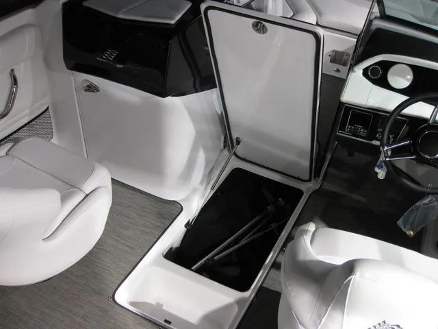 Slide: The Image of Four Winns HD3C OB W/ MERCURY 250XL VERADO 2025 - 21