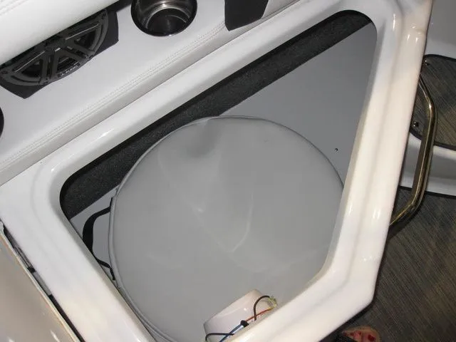 Slide: The Image of Four Winns HD3C OB W/ MERCURY 250XL VERADO 2025 - 28