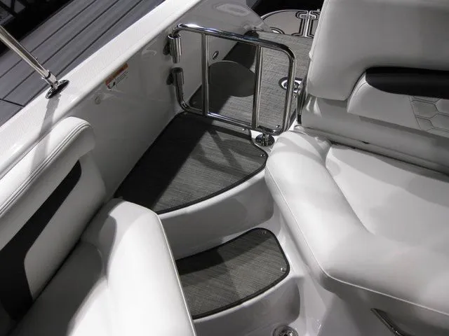 Slide: The Image of Four Winns HD3C OB W/ MERCURY 250XL VERADO 2025 - 29