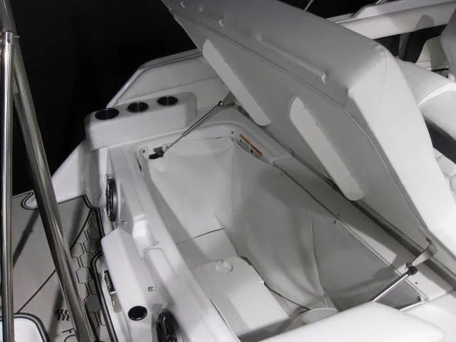 Slide: The Image of Four Winns HD3C OB W/ MERCURY 250XL VERADO 2025 - 36