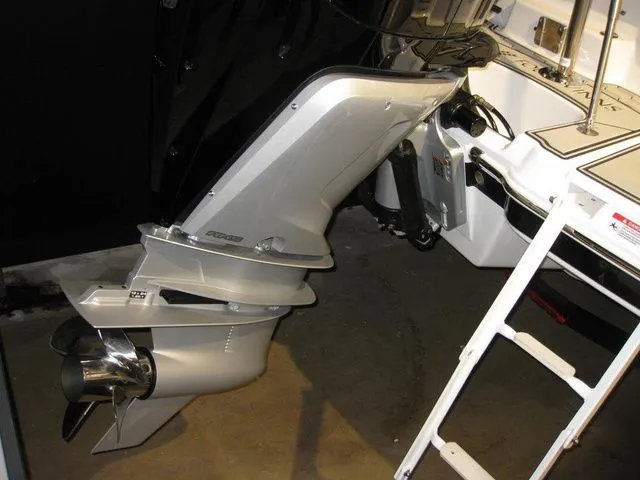 Slide: The Image of Four Winns HD3C OB W/ MERCURY 250XL VERADO 2025 - 38