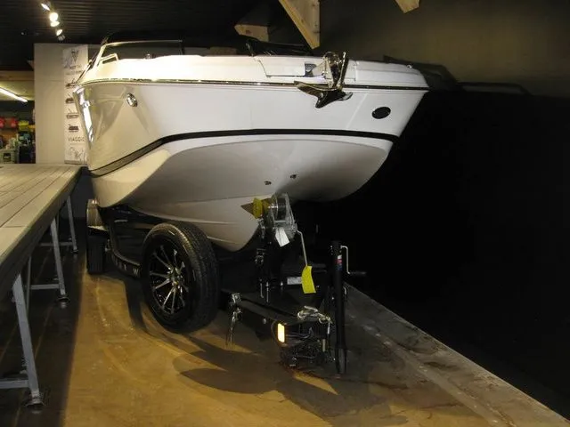 Slide: The Image of Four Winns HD3C OB W/ MERCURY 250XL VERADO 2025 - 40