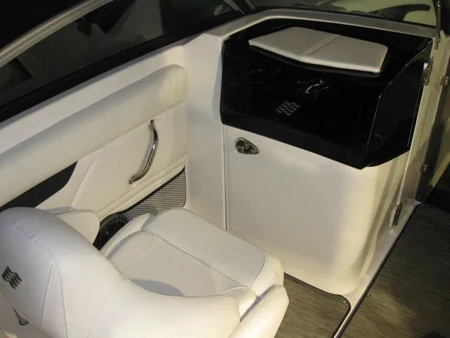 Slide: The Image of Four Winns HD3C OB W/ MERCURY 250XL VERADO 2025 - 9