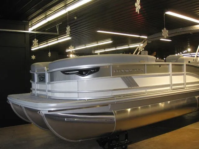 The Image of Bennington 24MSLSF Tritoon W/200 HP Yamaha Motor 2026 - 1