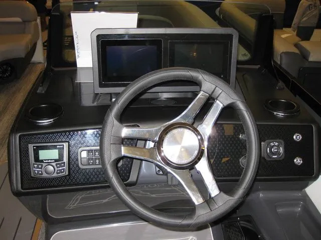 Slide: The Image of Bennington 24MSLSF Tritoon W/200 HP Yamaha Motor 2026 - 10