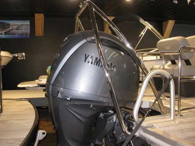 Slide: The Image of Bennington 24MSLSF Tritoon W/200 HP Yamaha Motor 2026 - 13