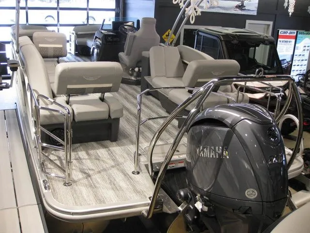 Slide: The Image of Bennington 24MSLSF Tritoon W/200 HP Yamaha Motor 2026 - 15