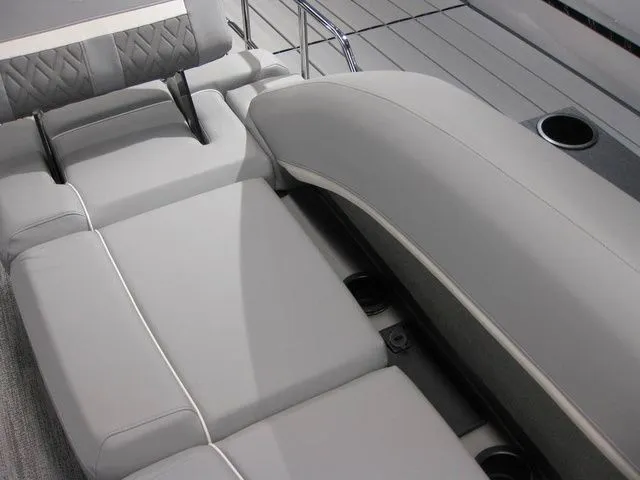 Slide: The Image of Bennington 24MSLSF Tritoon W/200 HP Yamaha Motor 2026 - 17