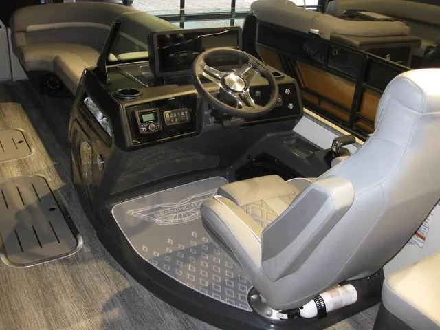 Slide: The Image of Bennington 24MSLSF Tritoon W/200 HP Yamaha Motor 2026 - 18