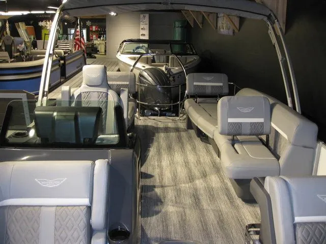 Slide: The Image of Bennington 24MSLSF Tritoon W/200 HP Yamaha Motor 2026 - 21