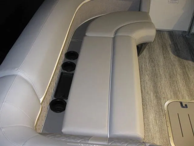 Slide: The Image of Bennington 24MSLSF Tritoon W/200 HP Yamaha Motor 2026 - 23