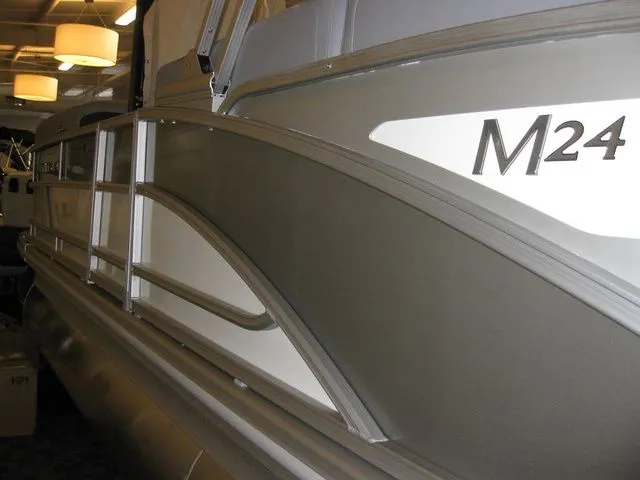 Slide: The Image of Bennington 24MSLSF Tritoon W/200 HP Yamaha Motor 2026 - 5