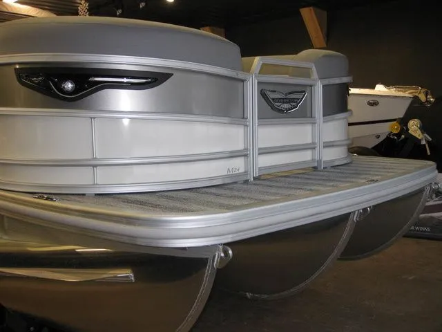 Slide: The Image of Bennington 24MSLSF Tritoon W/200 HP Yamaha Motor 2026 - 6