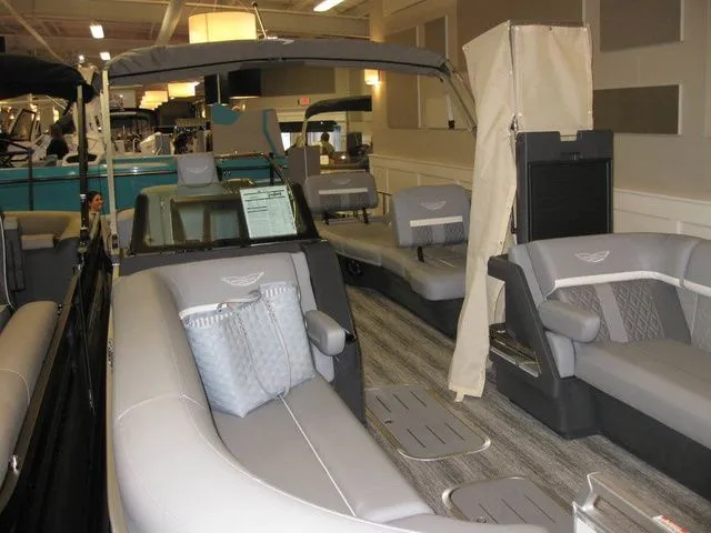 Slide: The Image of Bennington 24MSLSF Tritoon W/200 HP Yamaha Motor 2026 - 7