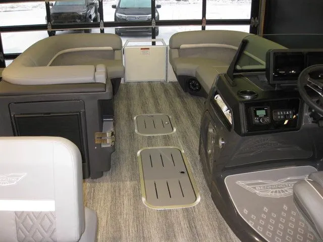 Slide: The Image of Bennington 24MSLSF Tritoon W/200 HP Yamaha Motor 2026 - 9