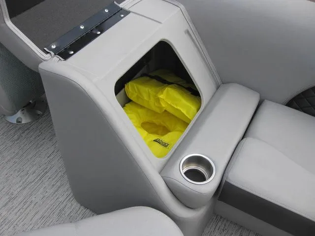 Slide: The Image of Bennington 23LTFBSE W/250 HP YAMAHA OB 2025 - 11