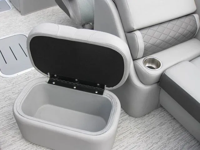 Slide: The Image of Bennington 23LTFBSE W/250 HP YAMAHA OB 2025 - 12