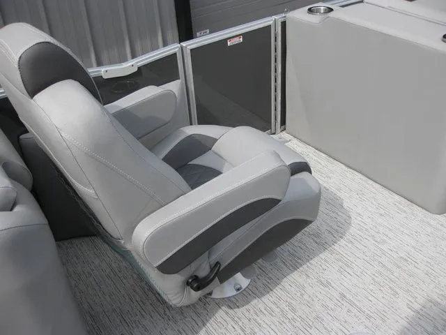 Slide: The Image of Bennington 23LTFBSE W/250 HP YAMAHA OB 2025 - 14