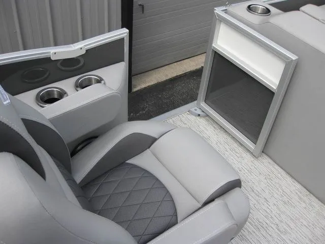 Slide: The Image of Bennington 23LTFBSE W/250 HP YAMAHA OB 2025 - 15