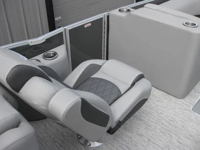 Slide: The Image of Bennington 23LTFBSE W/250 HP YAMAHA OB 2025 - 16