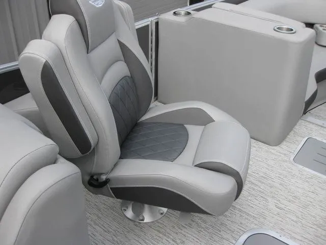 Slide: The Image of Bennington 23LTFBSE W/250 HP YAMAHA OB 2025 - 17