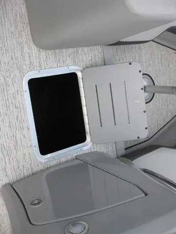 Slide: The Image of Bennington 23LTFBSE W/250 HP YAMAHA OB 2025 - 18