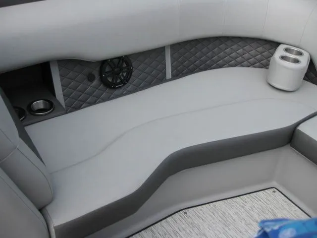 Slide: The Image of Bennington 23LTFBSE W/250 HP YAMAHA OB 2025 - 20