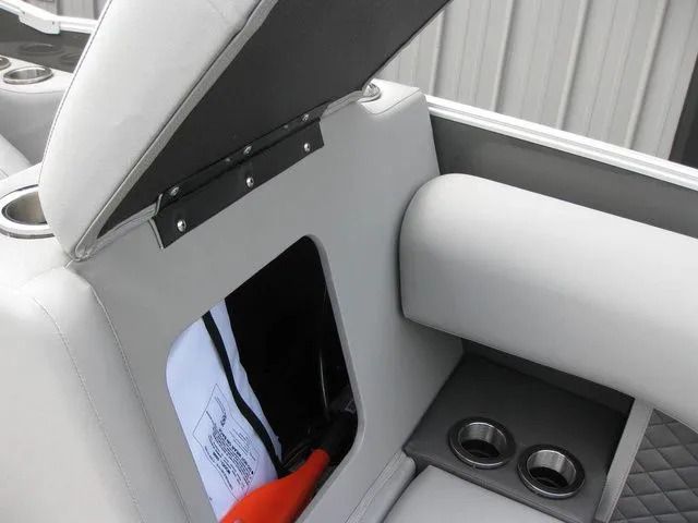 Slide: The Image of Bennington 23LTFBSE W/250 HP YAMAHA OB 2025 - 21