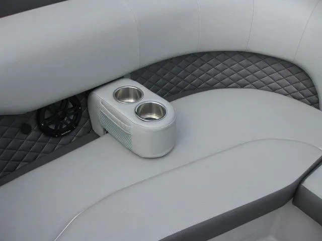 Slide: The Image of Bennington 23LTFBSE W/250 HP YAMAHA OB 2025 - 22