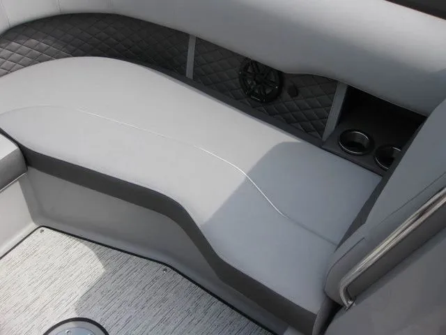 Slide: The Image of Bennington 23LTFBSE W/250 HP YAMAHA OB 2025 - 23