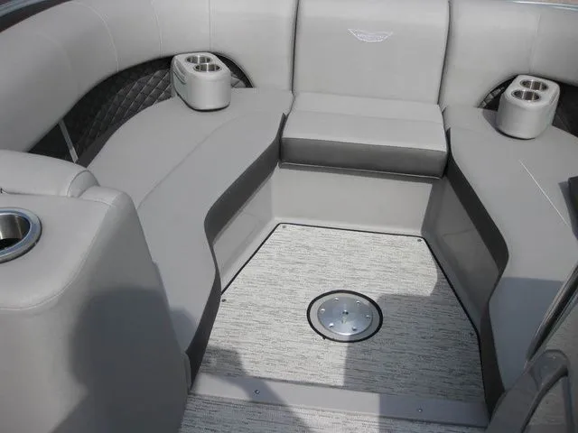 Slide: The Image of Bennington 23LTFBSE W/250 HP YAMAHA OB 2025 - 24