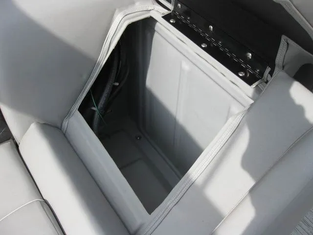 Slide: The Image of Bennington 23LTFBSE W/250 HP YAMAHA OB 2025 - 31