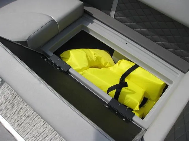 Slide: The Image of Bennington 23LTFBSE W/250 HP YAMAHA OB 2025 - 32