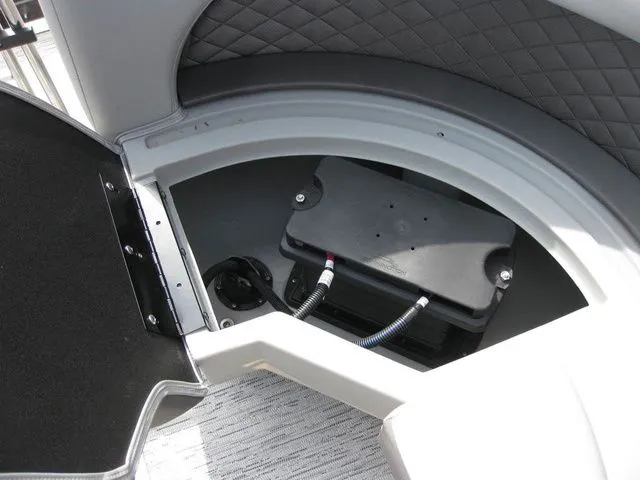 Slide: The Image of Bennington 23LTFBSE W/250 HP YAMAHA OB 2025 - 33