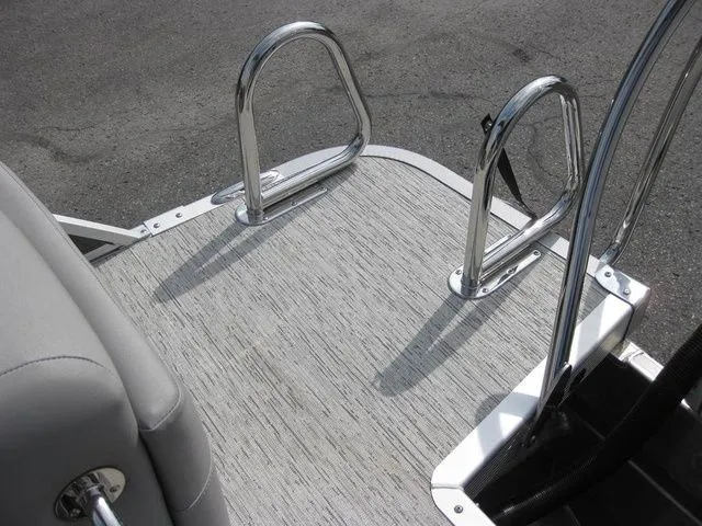 Slide: The Image of Bennington 23LTFBSE W/250 HP YAMAHA OB 2025 - 35