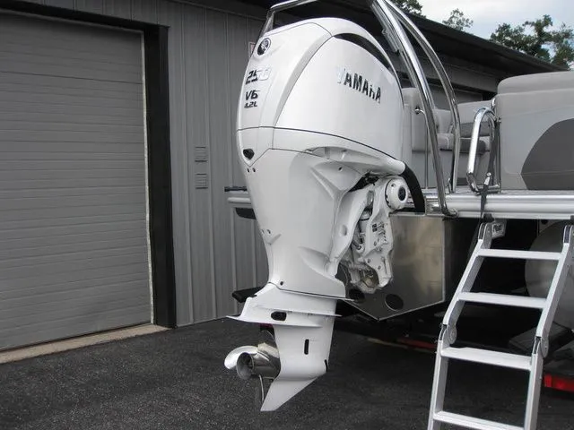 Slide: The Image of Bennington 23LTFBSE W/250 HP YAMAHA OB 2025 - 4